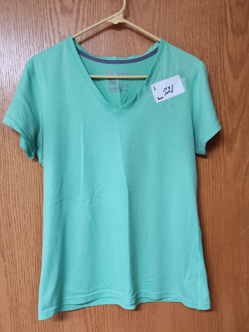 Nike Women's V-Neck Short Sleeve Top - Mint L number 721